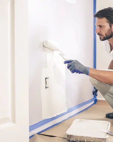 Mur peint en blanc par un peintre